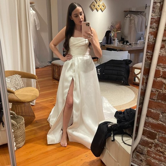 Silk Organza Ballgown w. Slit by Something blue - Picture 2 of 9